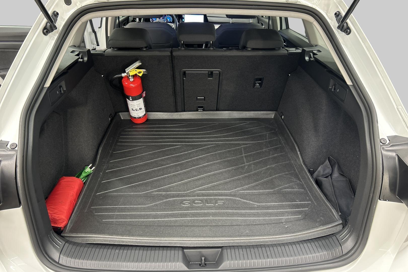 VOLKSWAGEN GOLF 2023