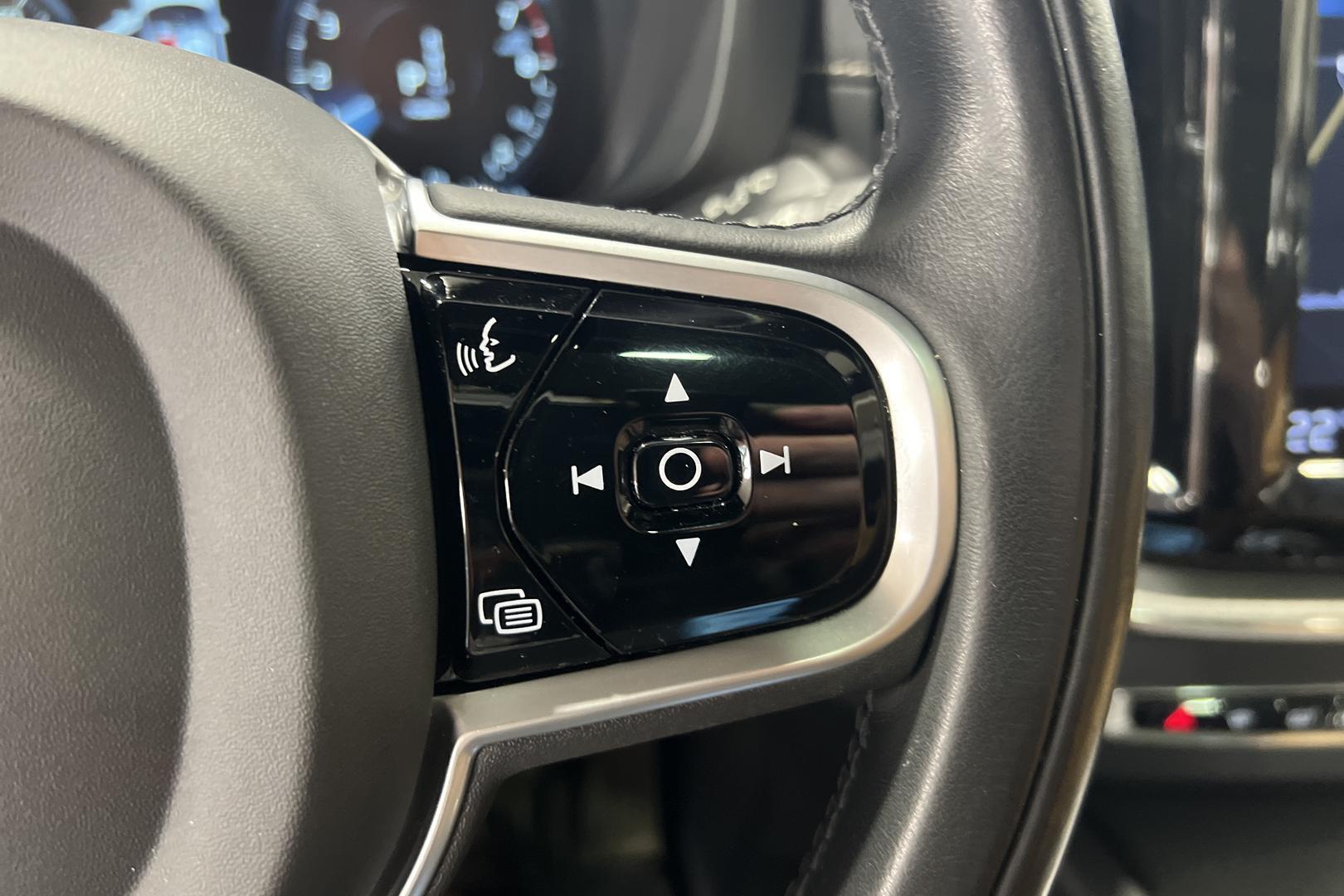 VOLVO XC60 20