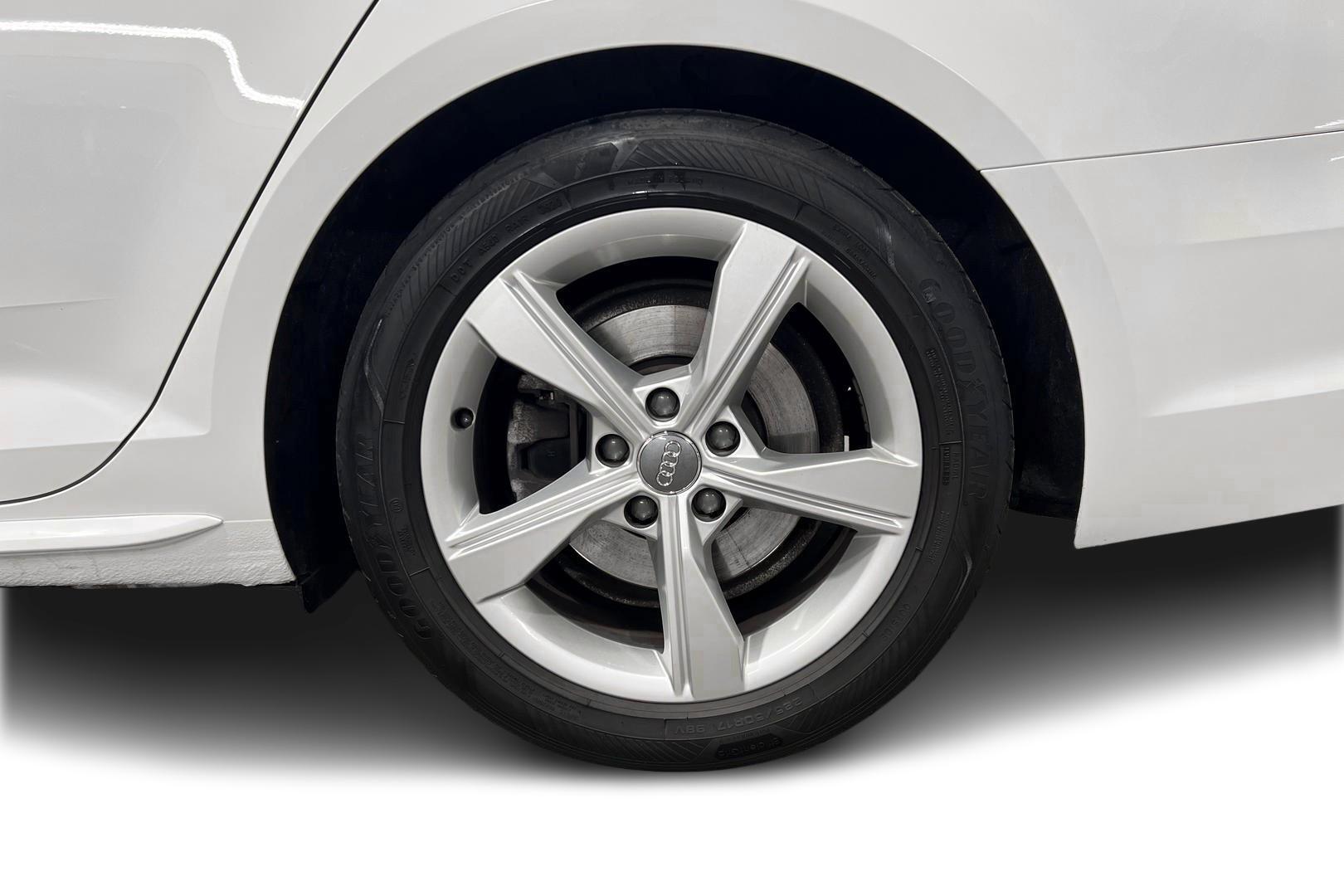 AUDI A4 2019