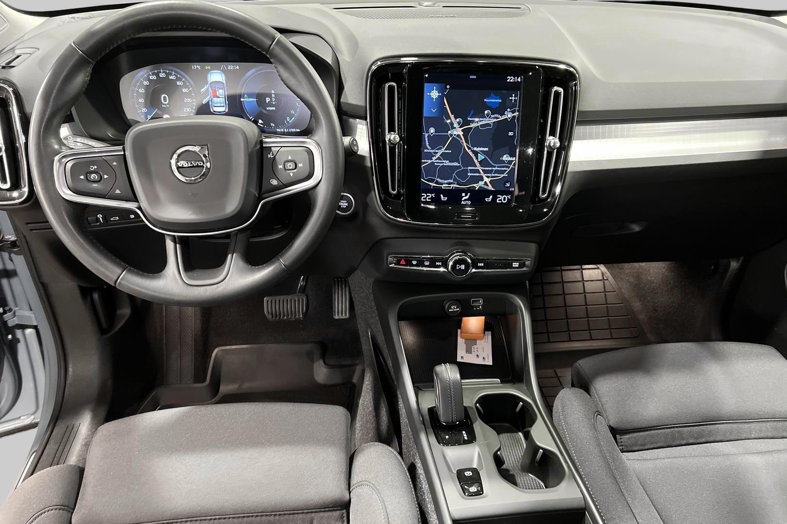 VOLVO XC40 10