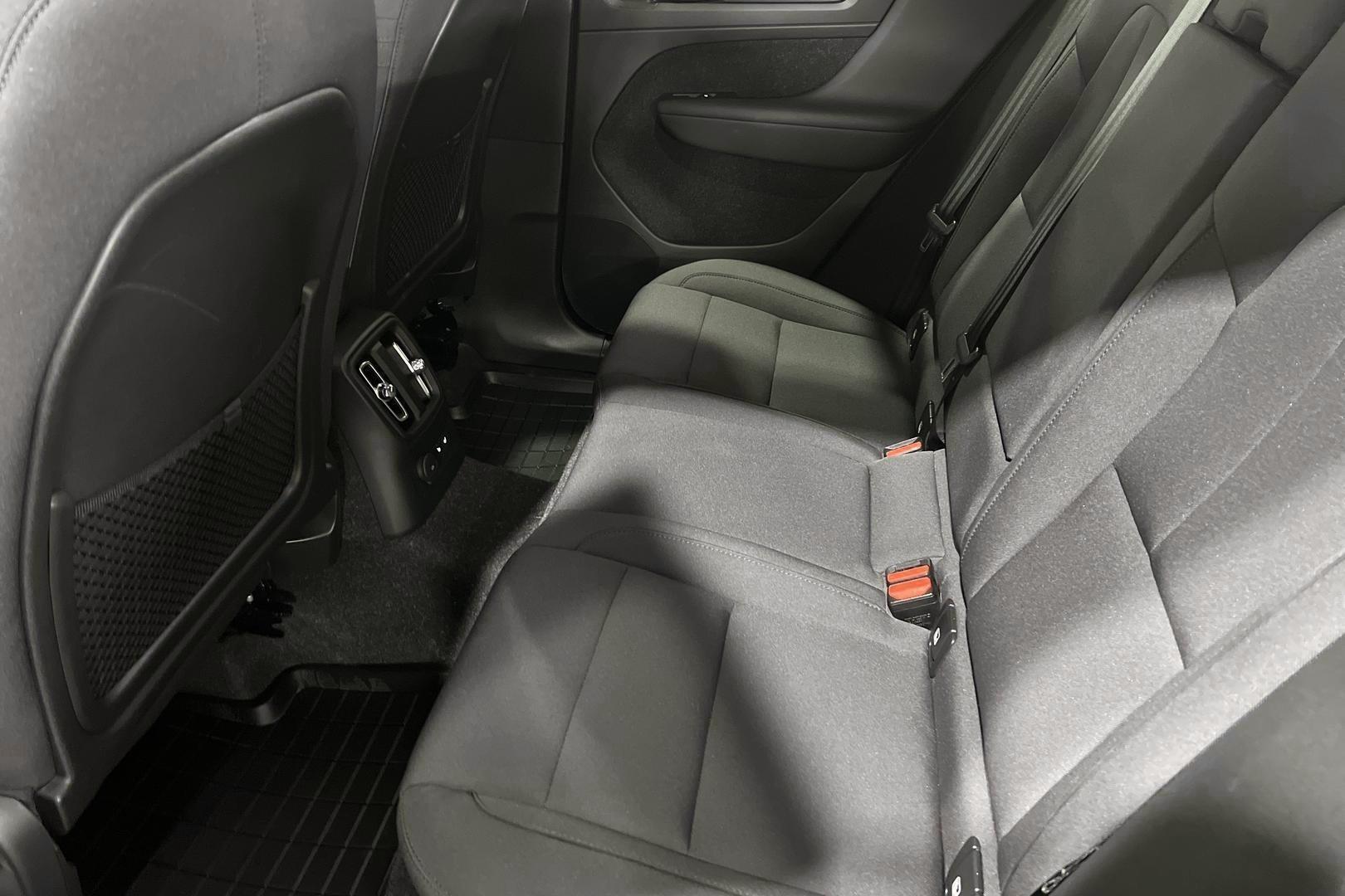 VOLVO XC40 11