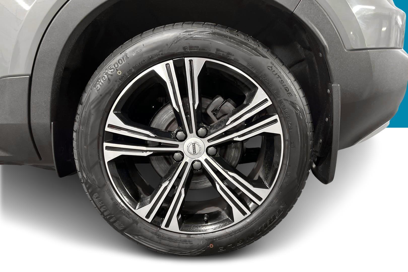 VOLVO XC40 13