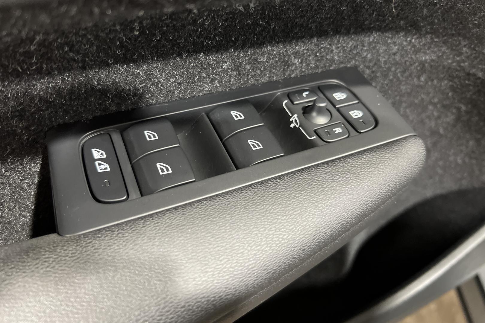 VOLVO XC40 16