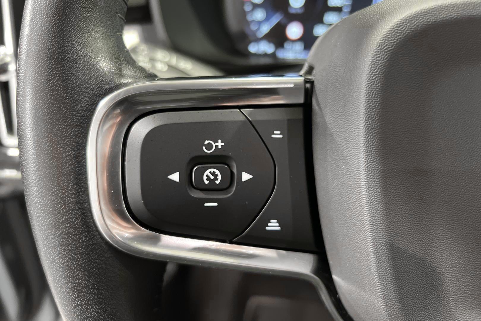 VOLVO XC40 19