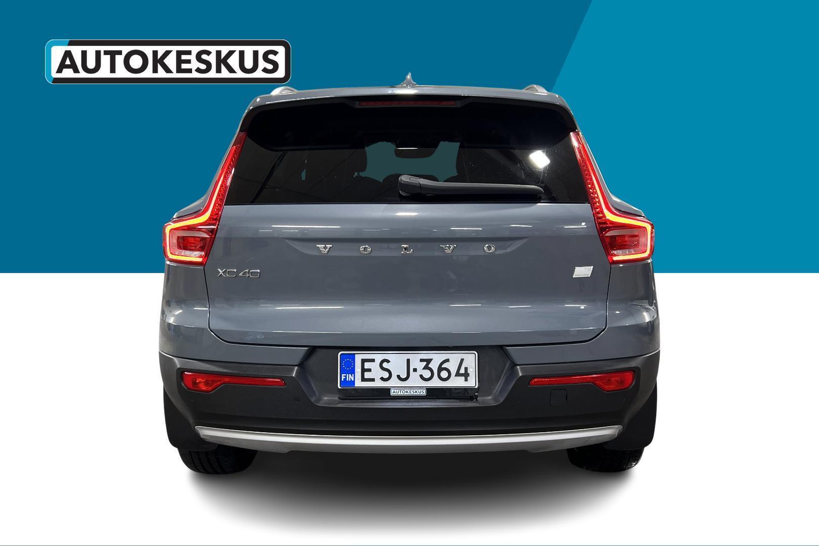 VOLVO XC40 6