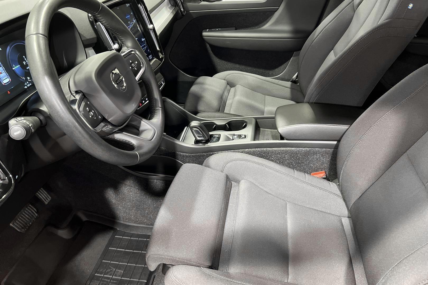 VOLVO XC40 9
