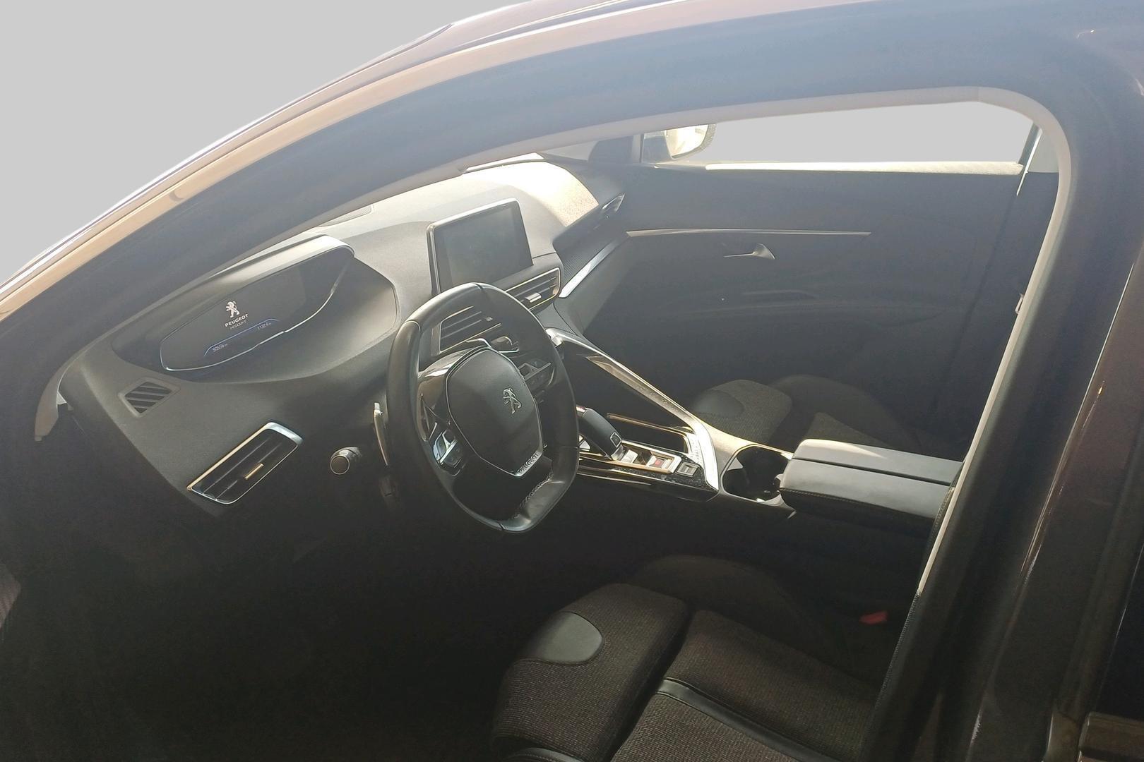 PEUGEOT 5008 2020