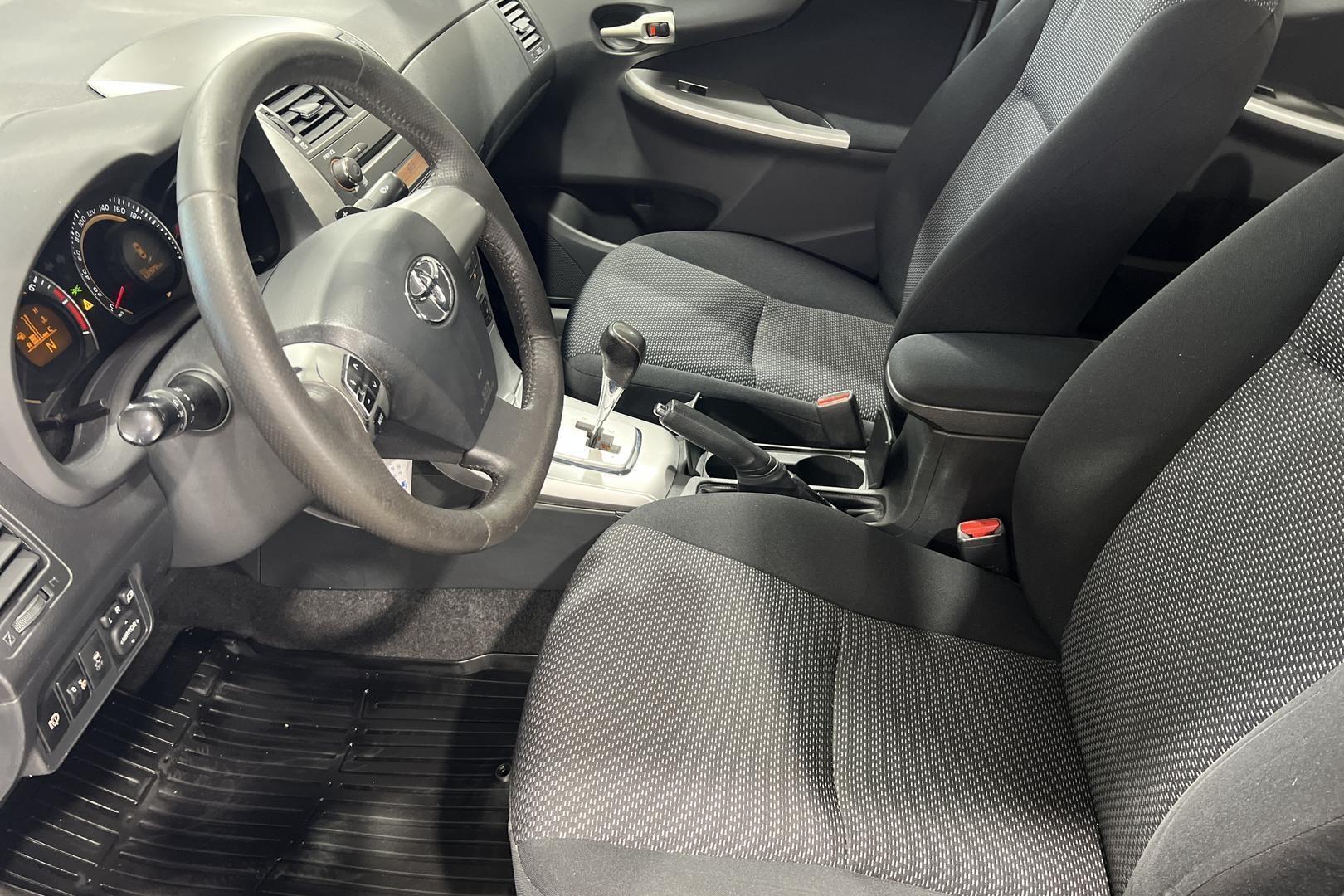 TOYOTA Corolla 9