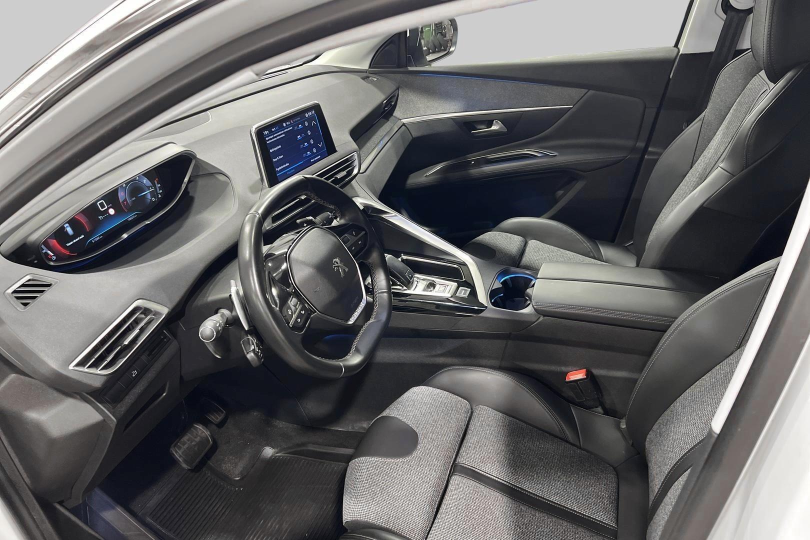 PEUGEOT 3008 9
