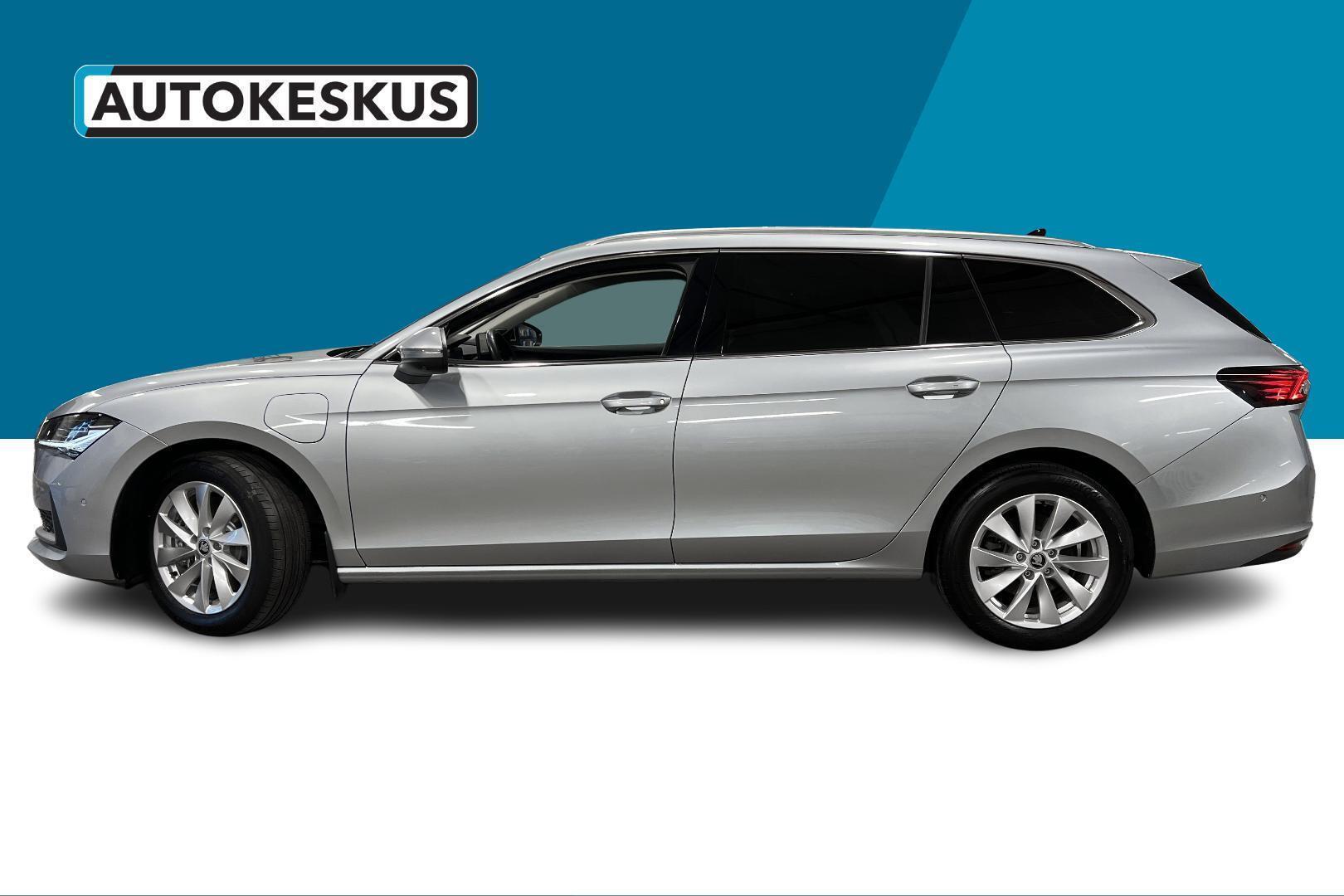 SKODA Superb 2025