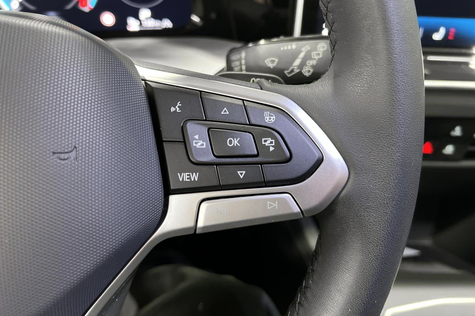 VOLKSWAGEN Golf 2025