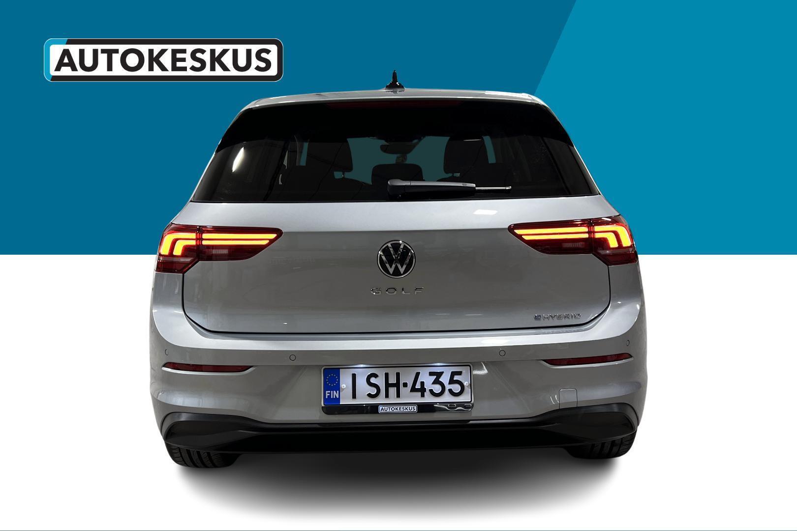 VOLKSWAGEN Golf 2025