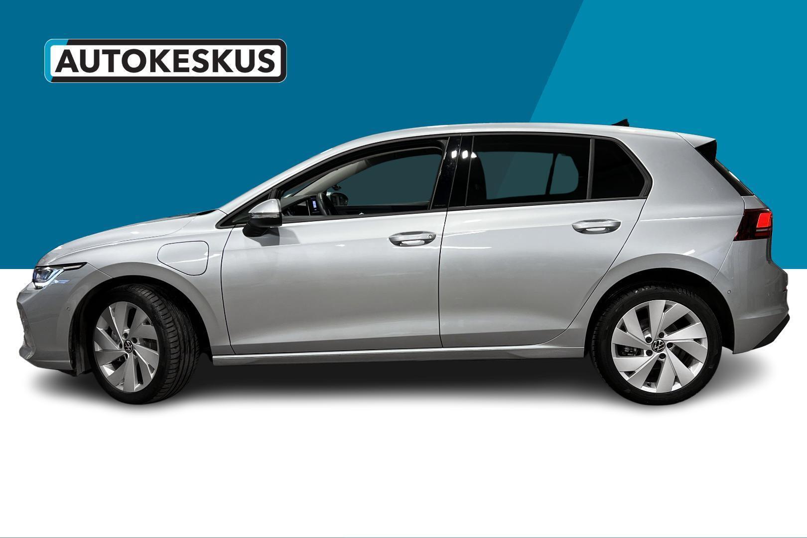 VOLKSWAGEN Golf 2025