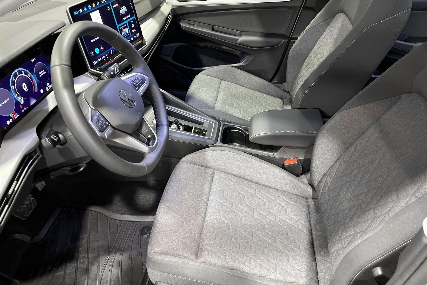 VOLKSWAGEN Golf 2025
