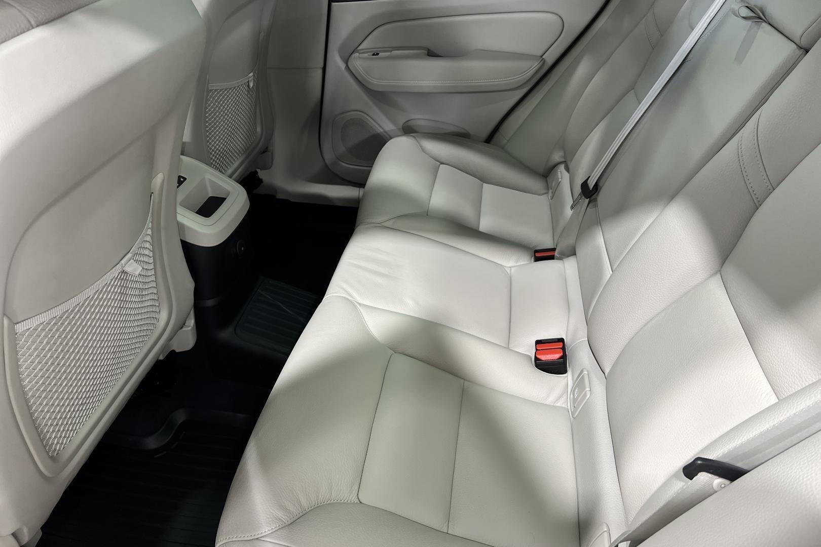 VOLVO XC60 2023