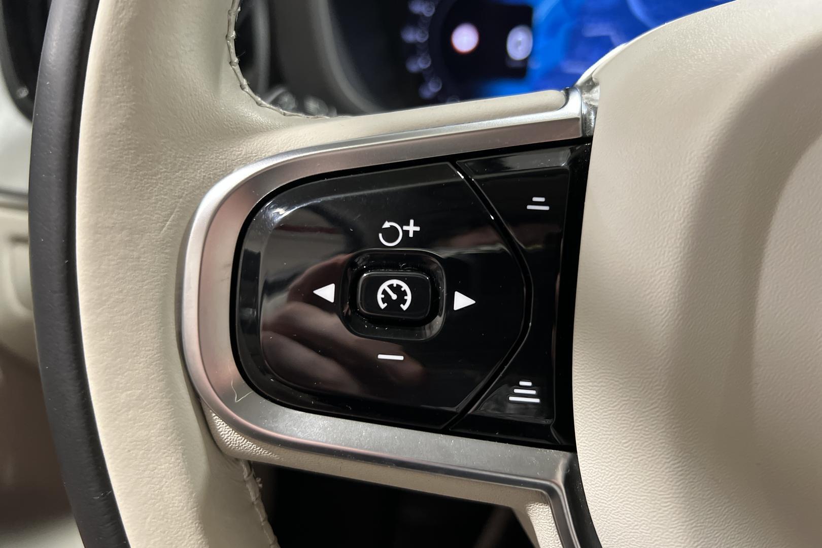 VOLVO XC60 2023