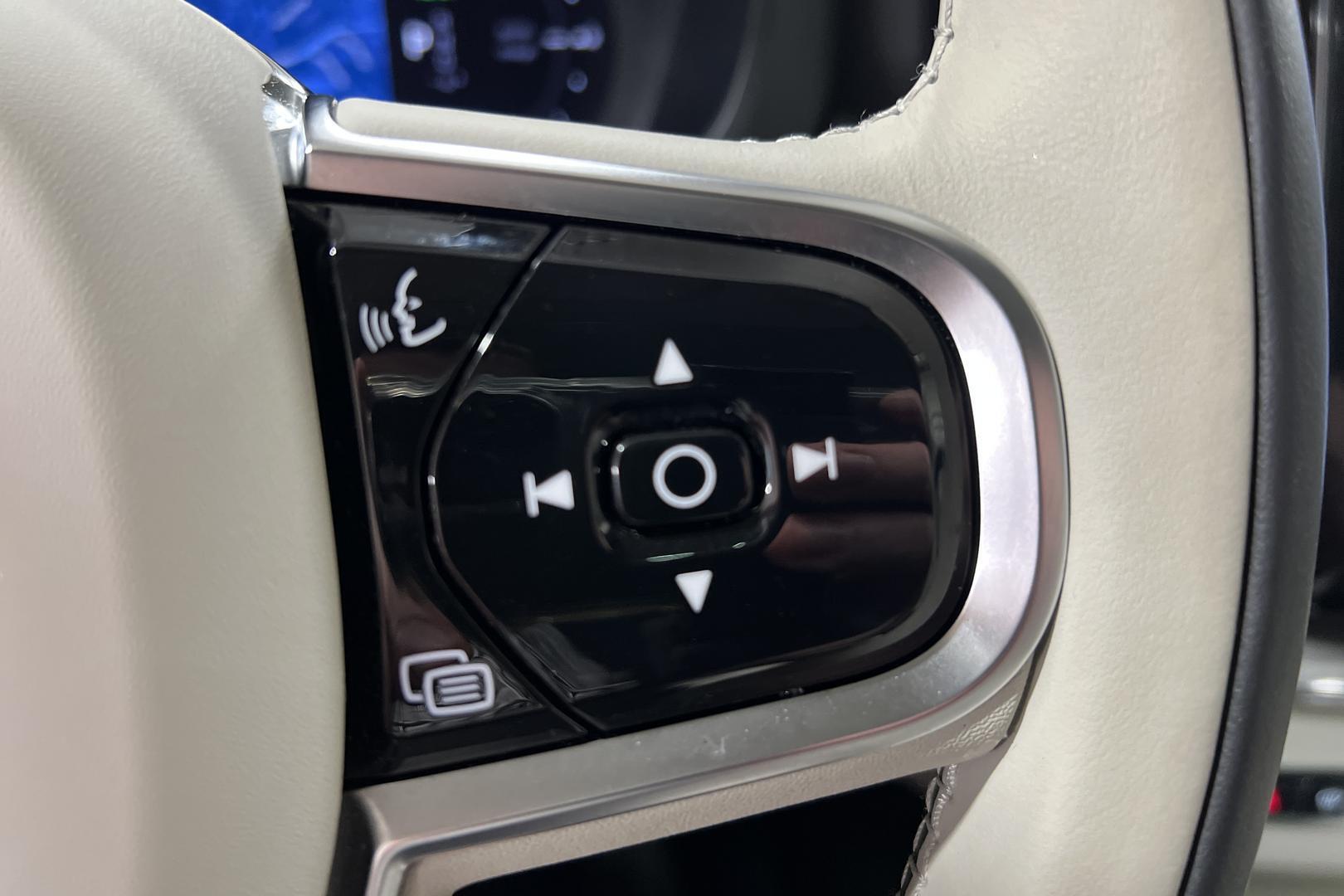 VOLVO XC60 2023