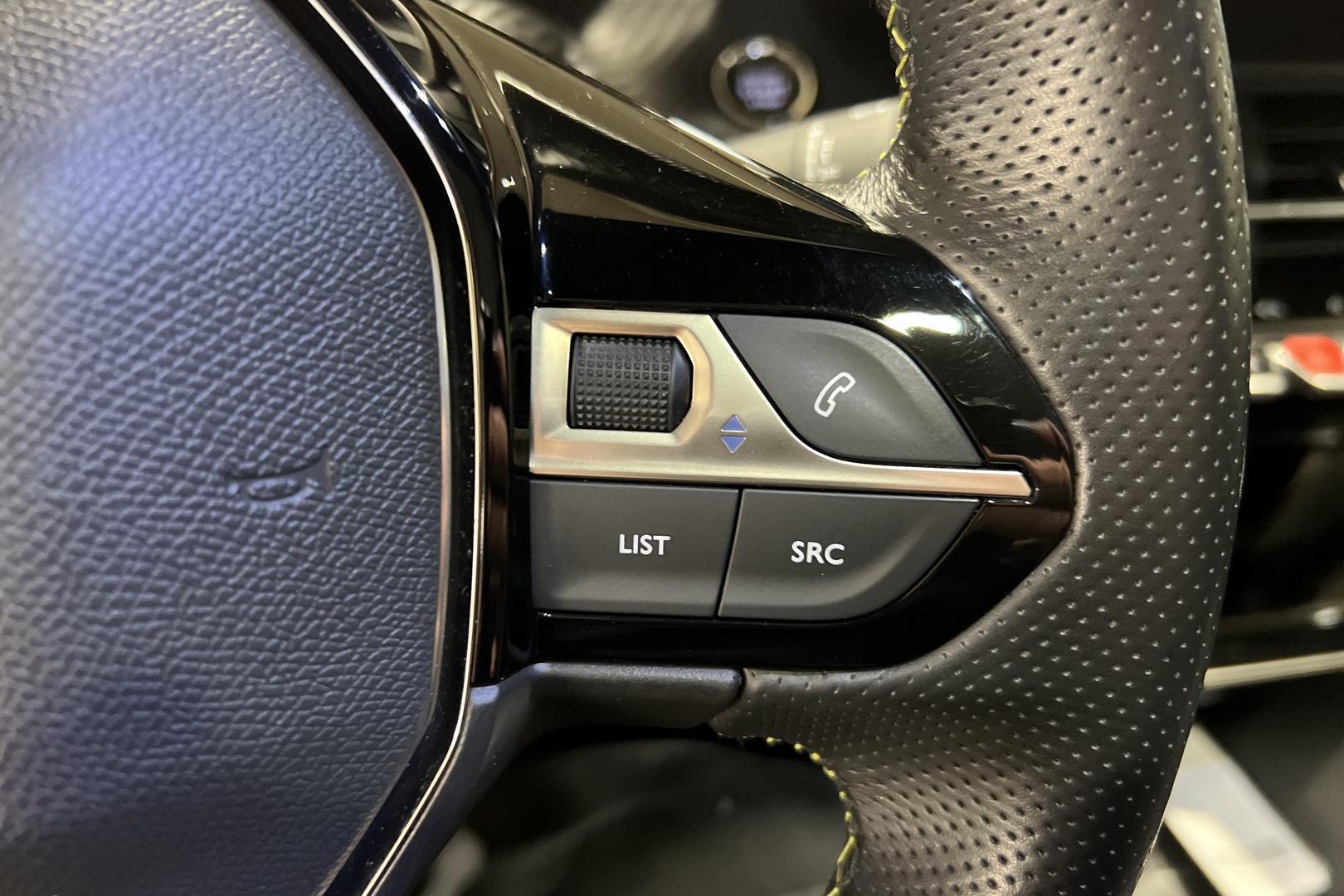 PEUGEOT e-208 2021