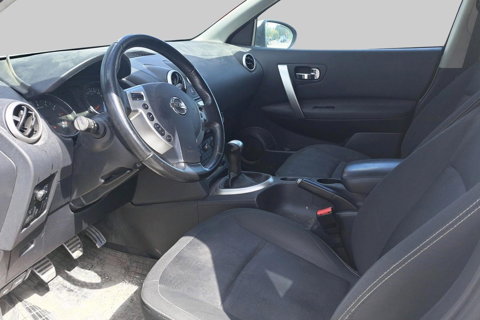 NISSAN Qashqai 2012