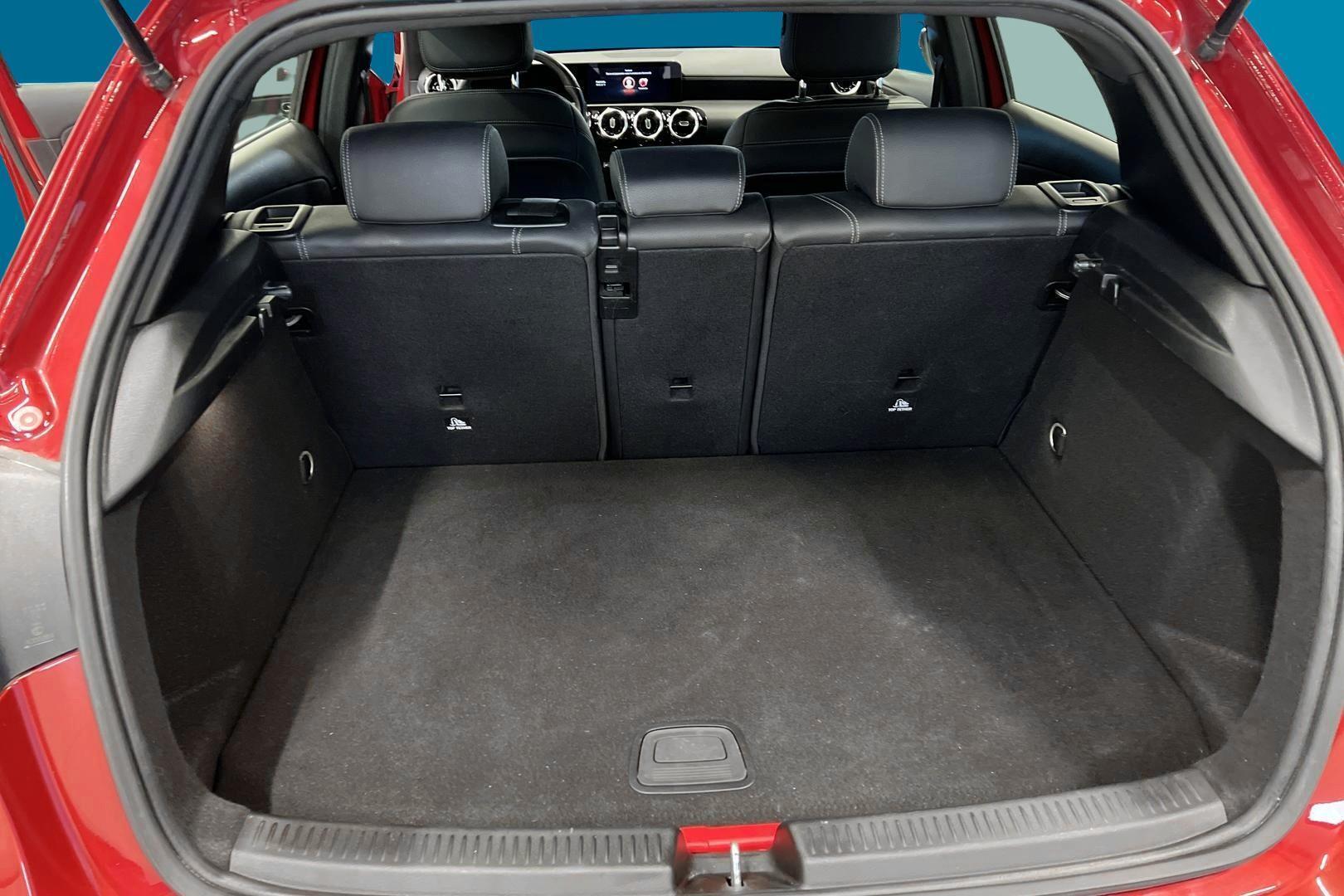 MERCEDES-BENZ A 12