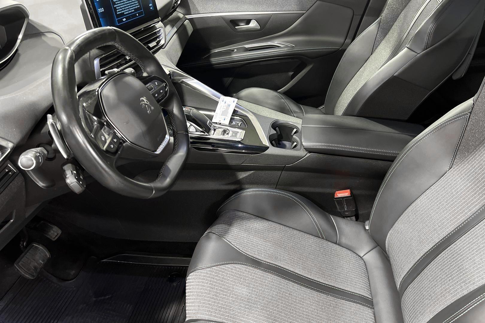 PEUGEOT 5008 2022