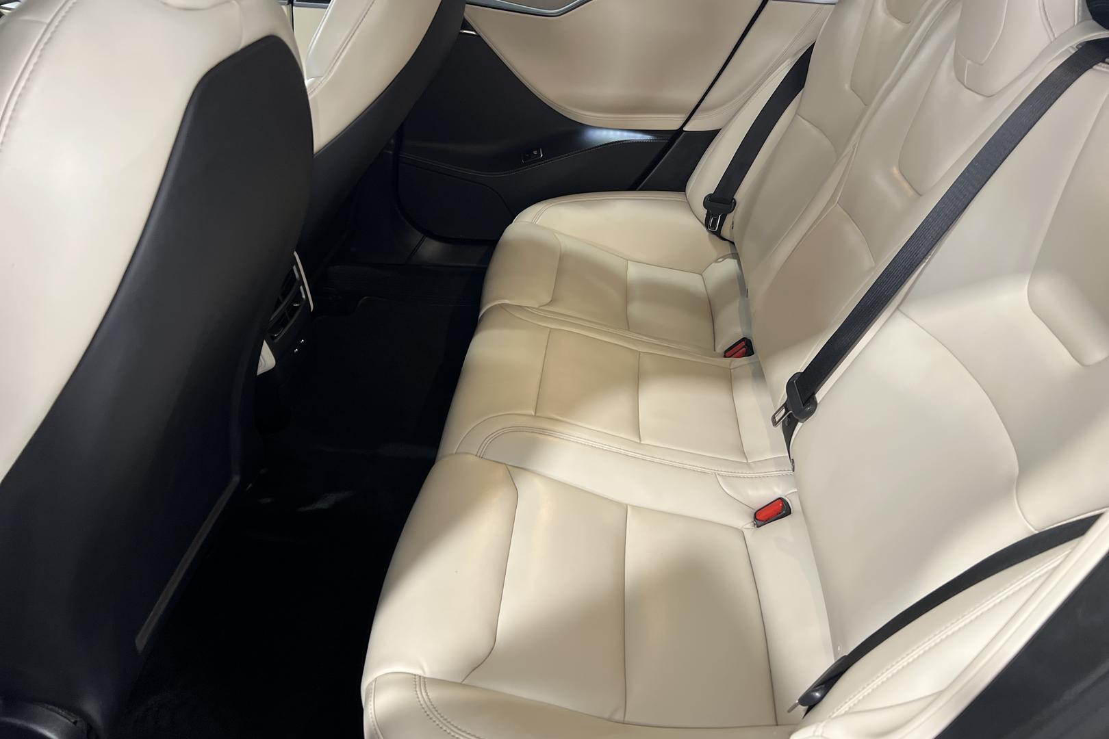 TESLA Model S 10