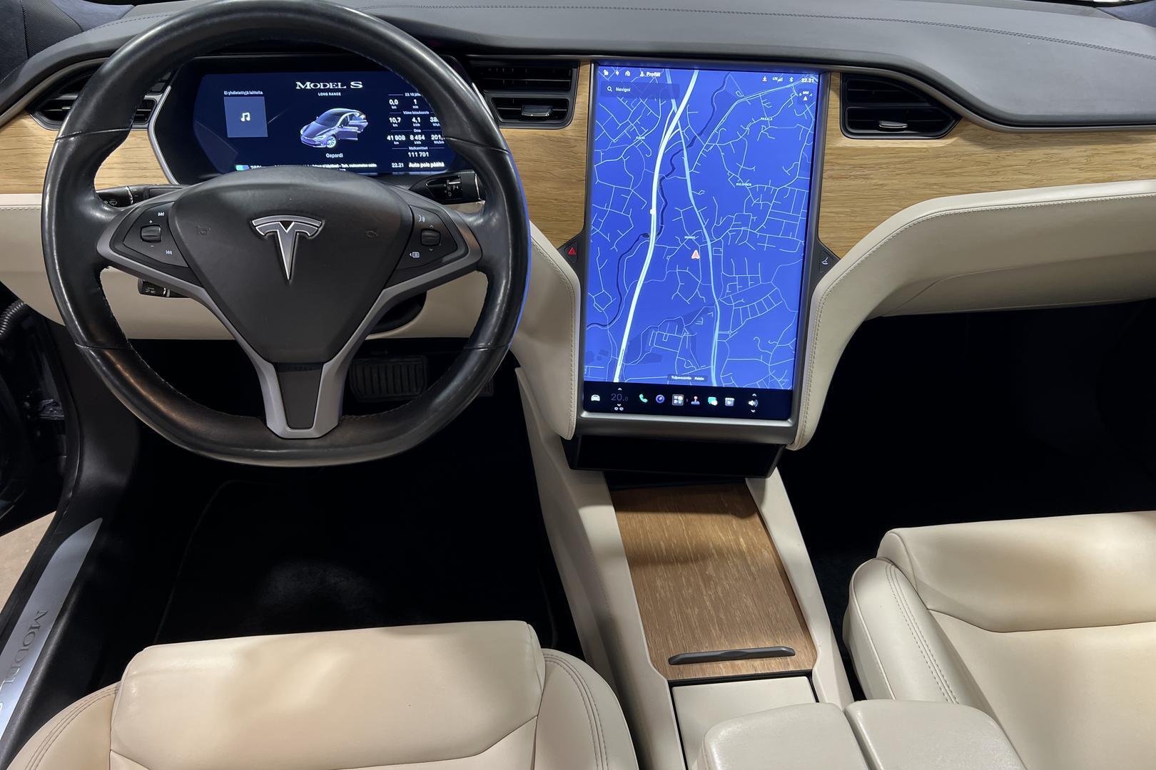 TESLA Model S 11