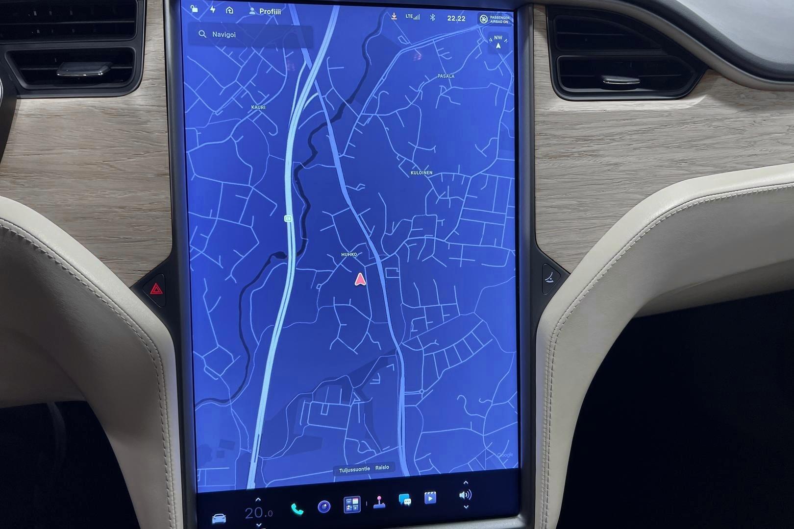 TESLA Model S 18