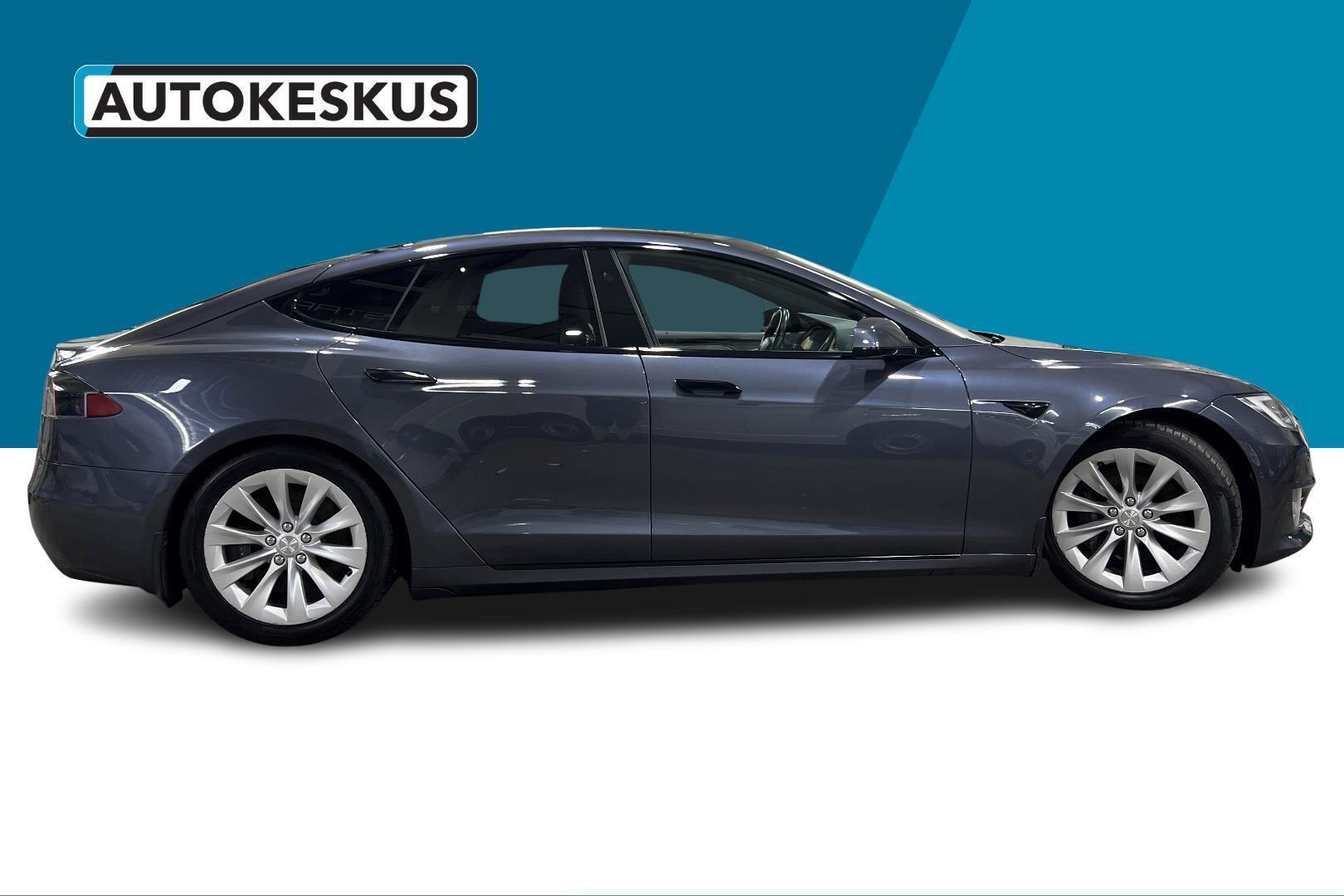 TESLA Model S 4