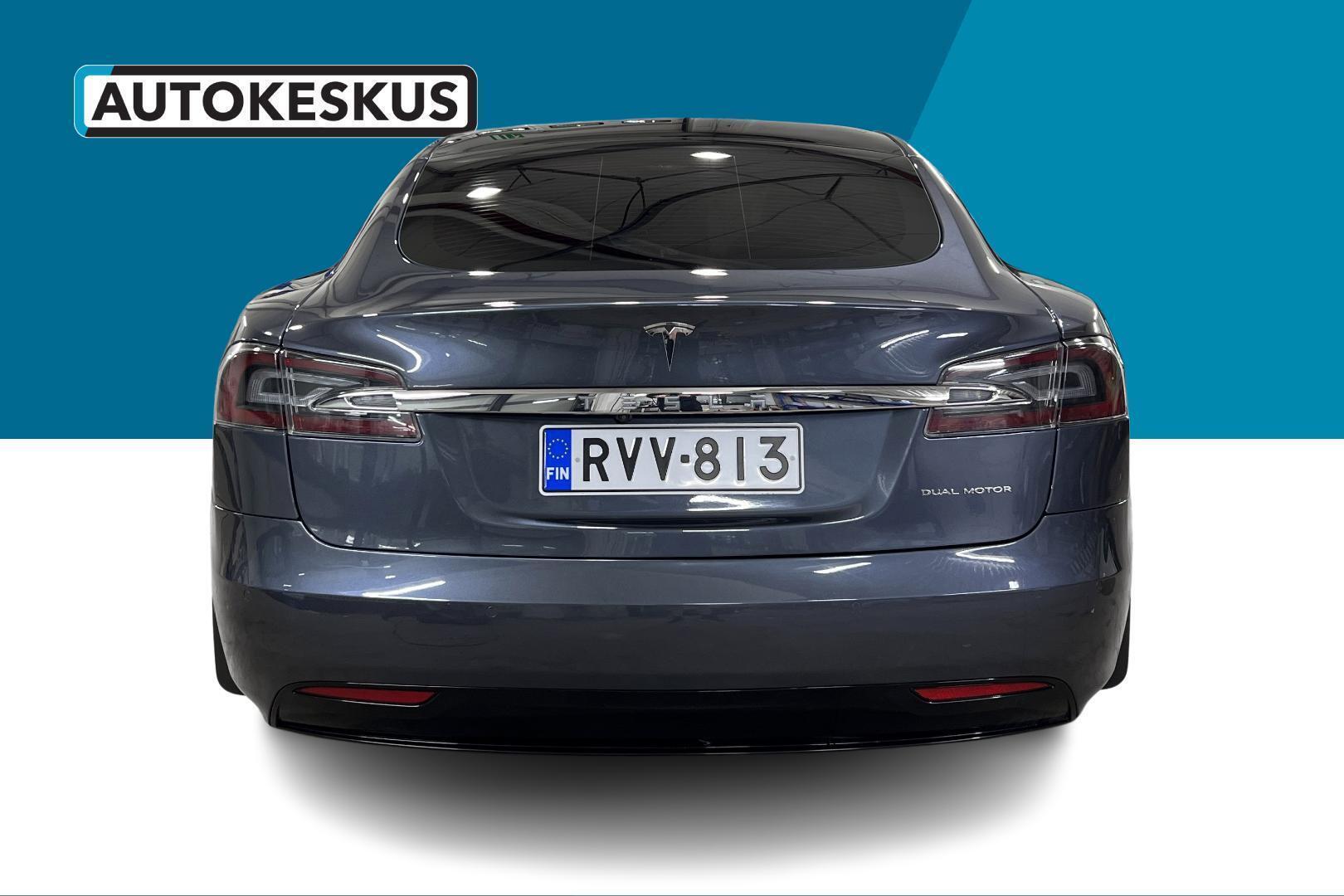 TESLA Model S 6