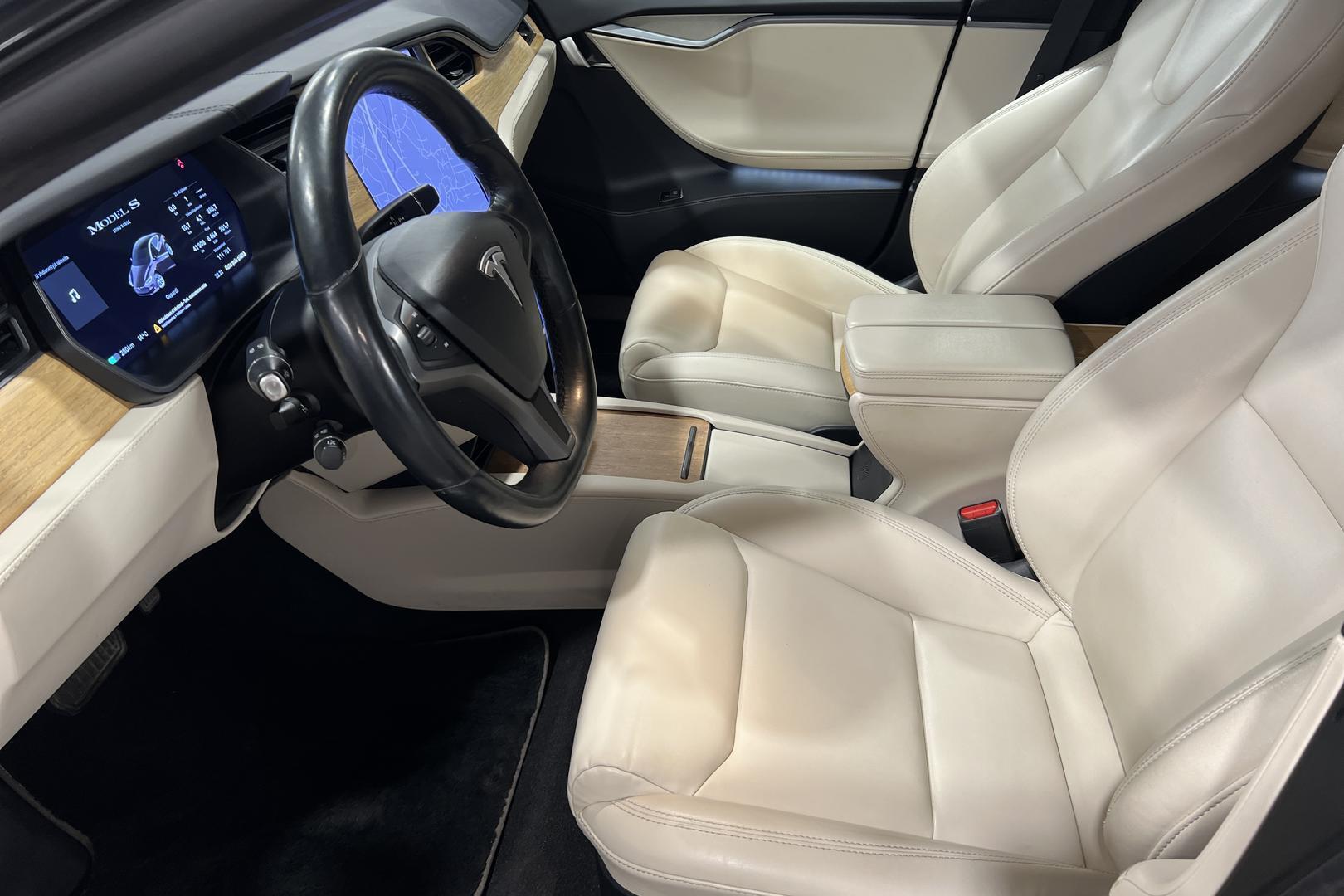TESLA Model S 9