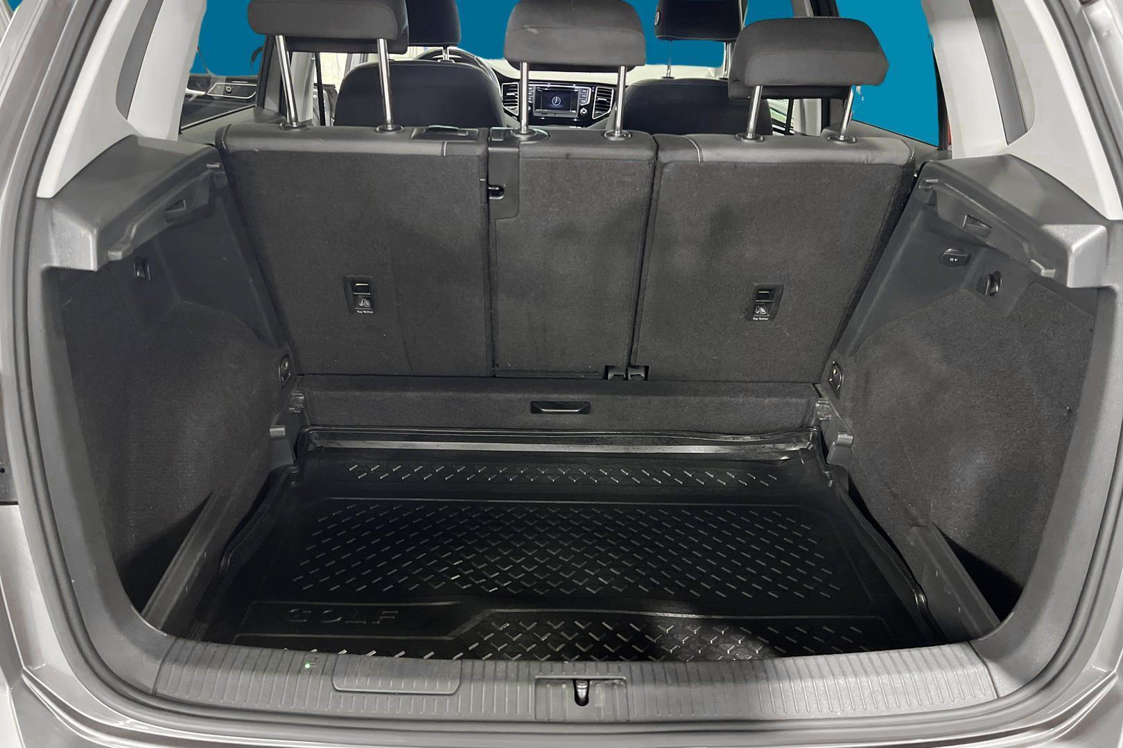 VOLKSWAGEN Golf Sportsvan 12