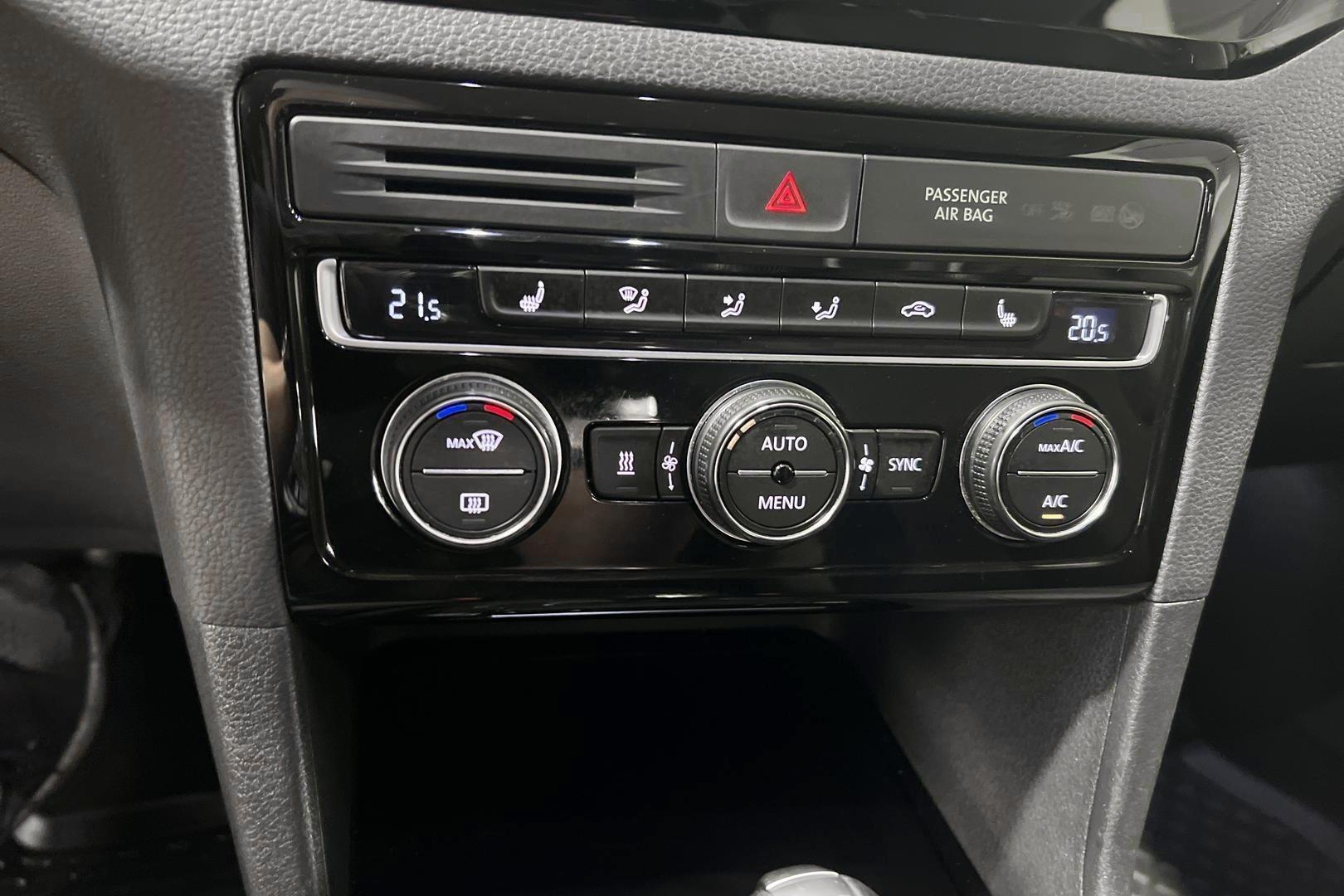 VOLKSWAGEN Golf Sportsvan 18