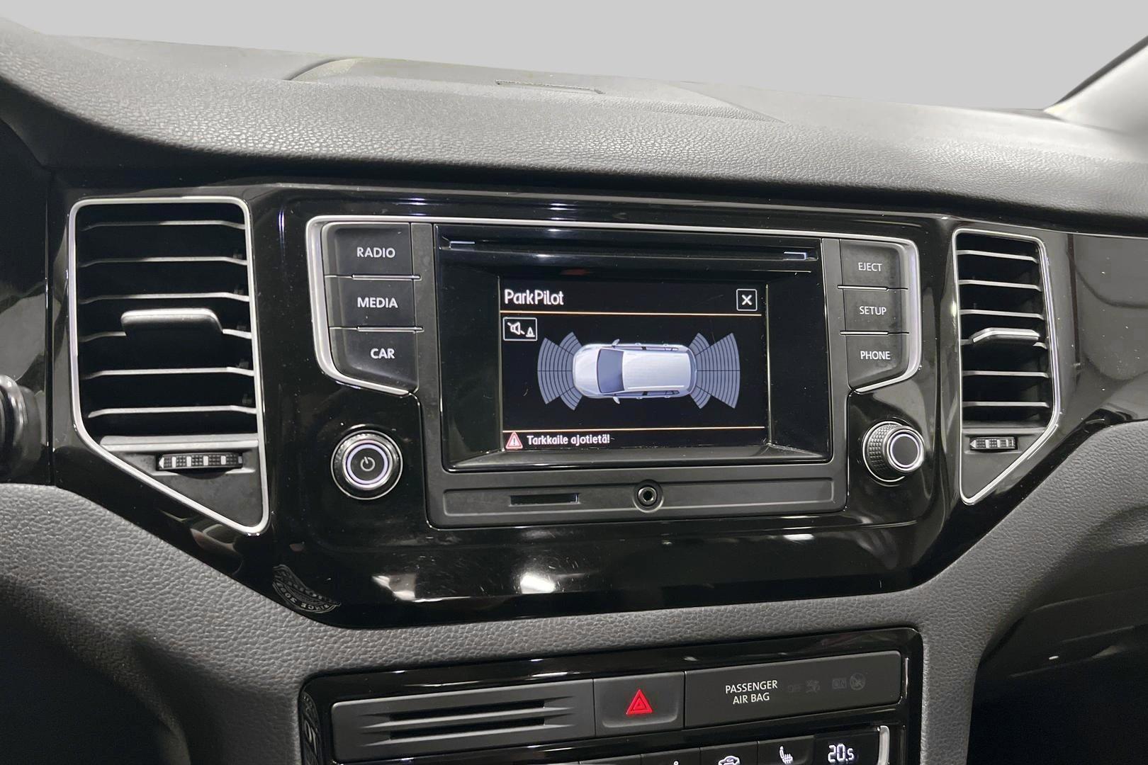 VOLKSWAGEN Golf Sportsvan 19