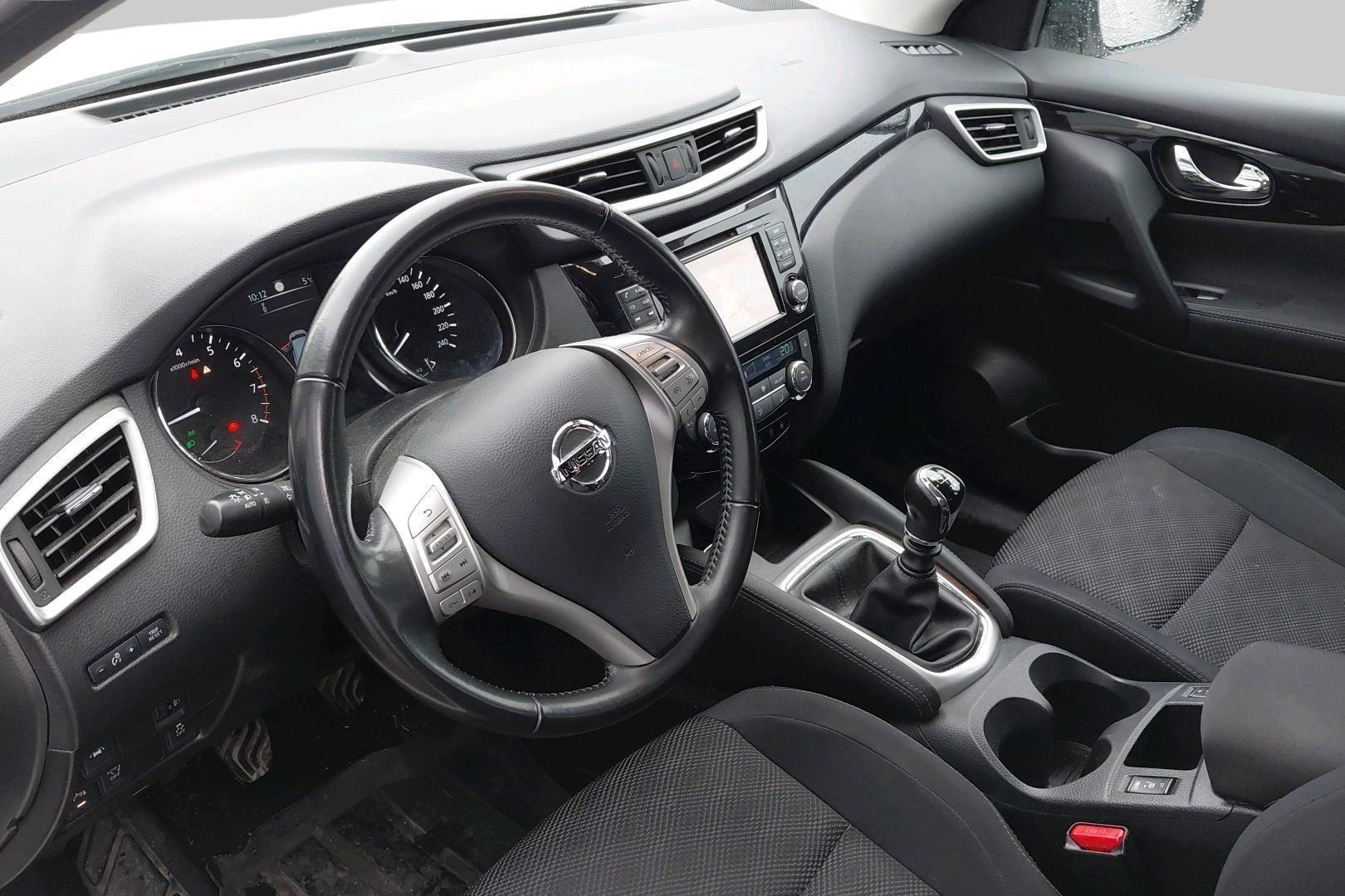 NISSAN Qashqai 2015