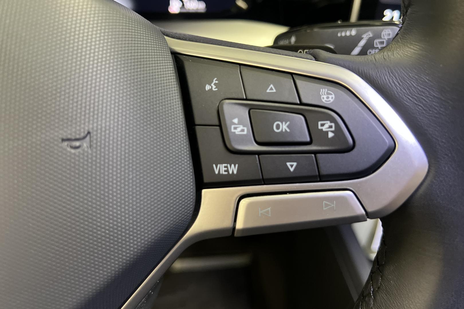 VOLKSWAGEN Golf 21