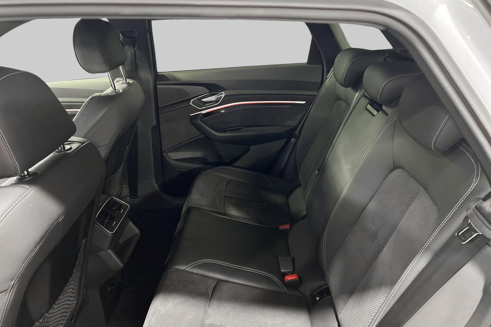 AUDI e-tron 10