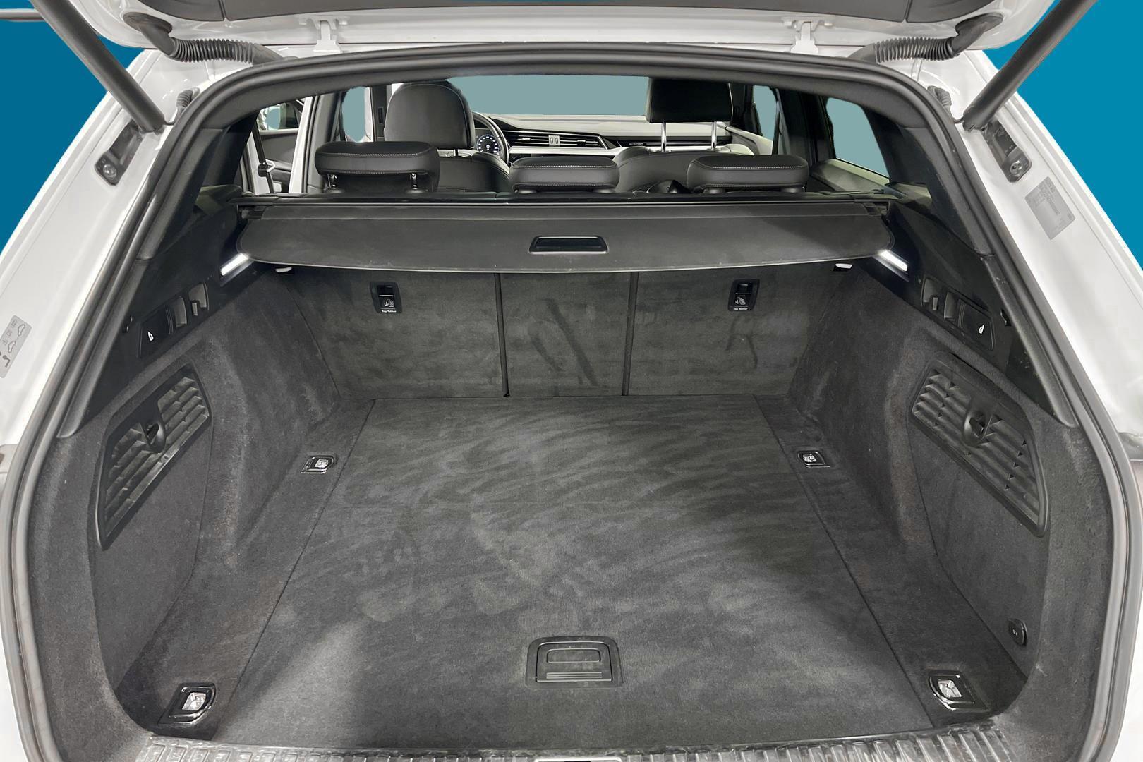 AUDI e-tron 12