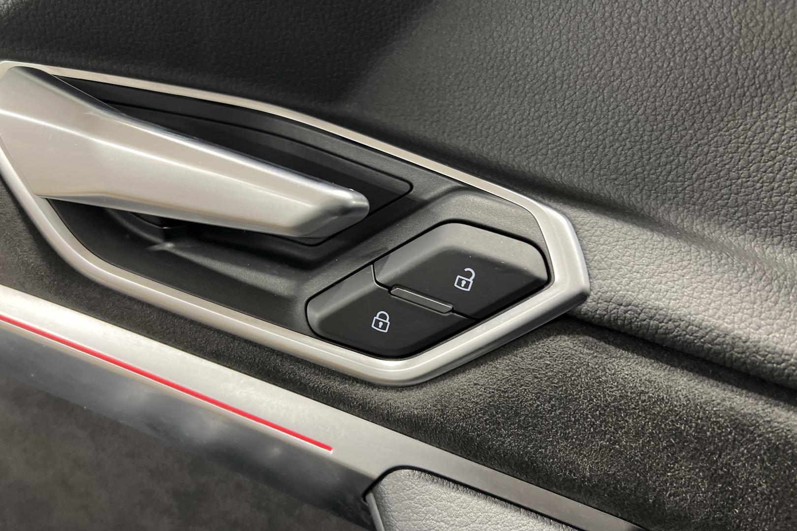 AUDI e-tron 19