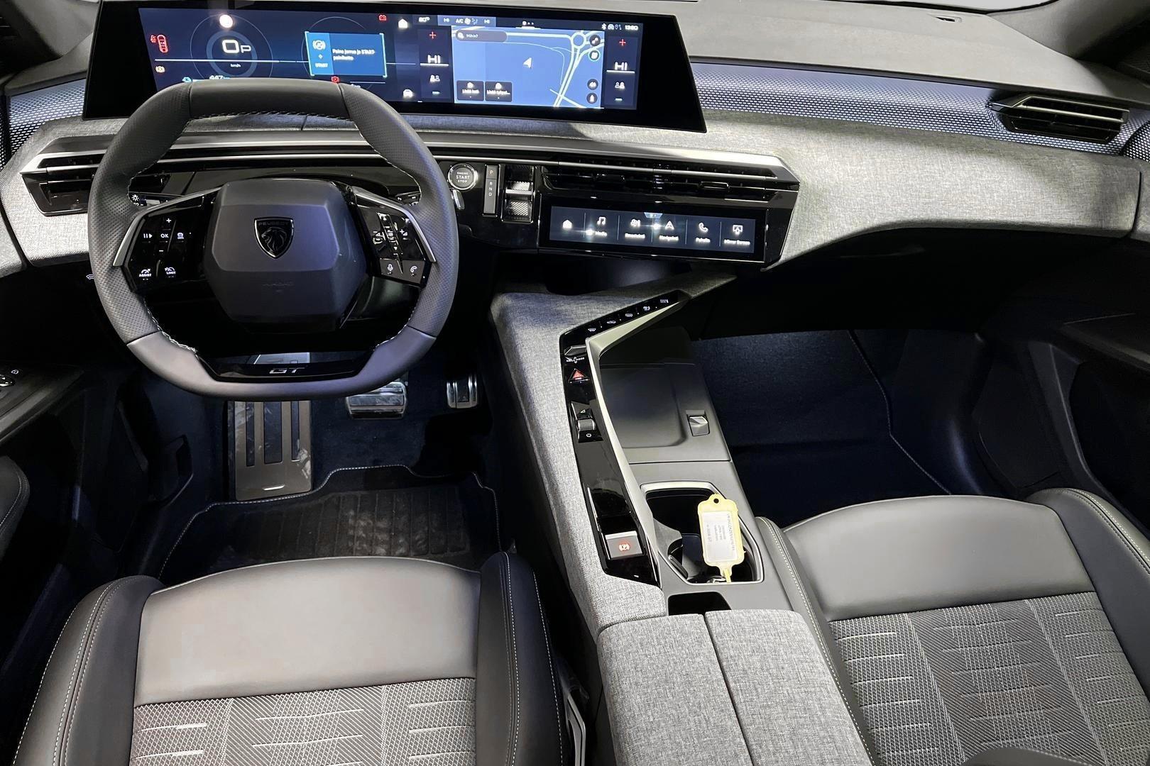 PEUGEOT E-3008 11