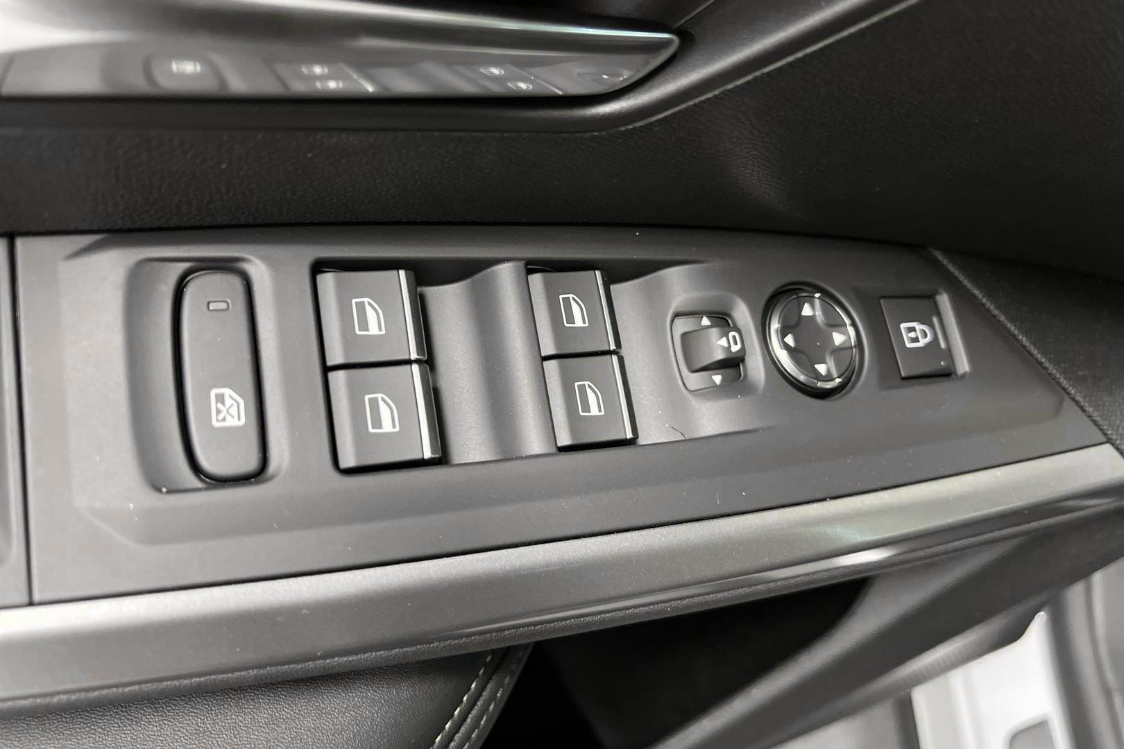 PEUGEOT E-3008 15