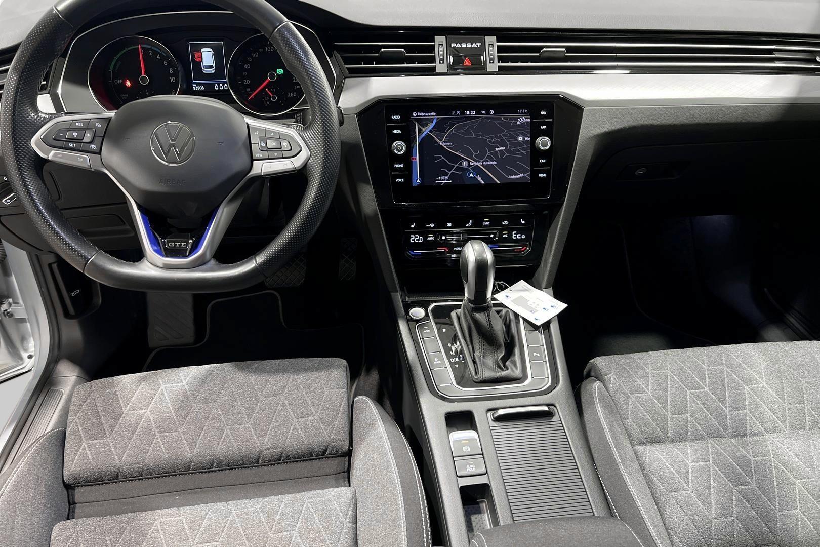 VOLKSWAGEN Passat 2023