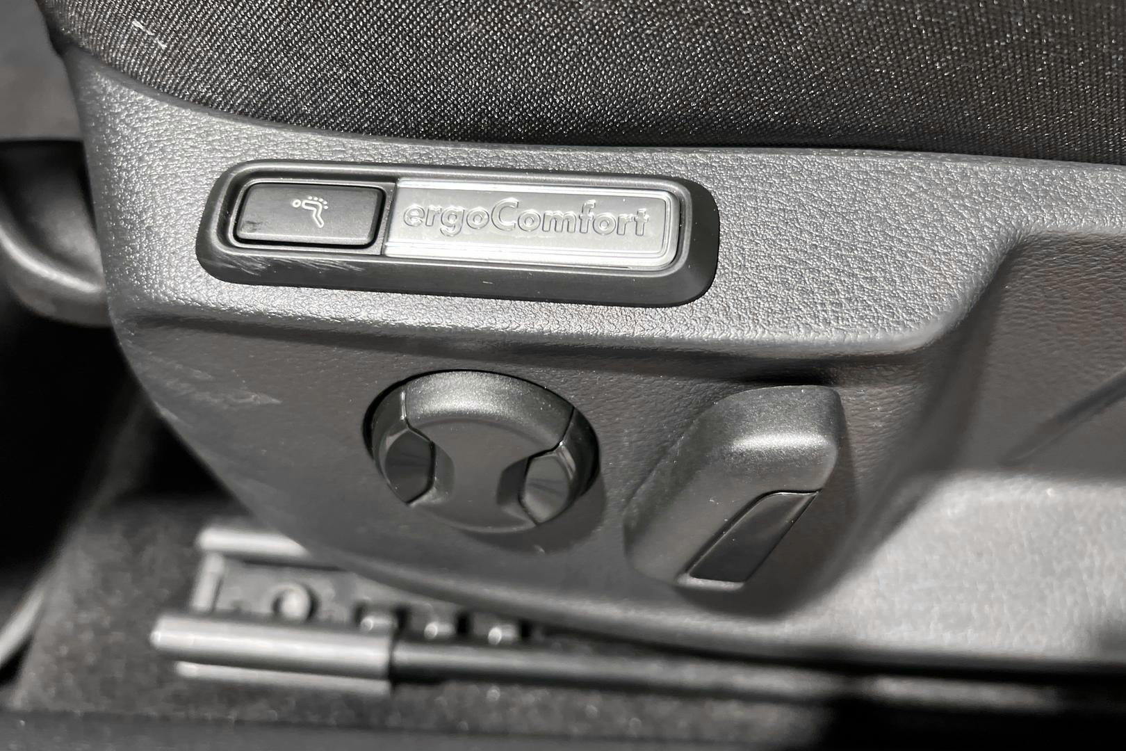 VOLKSWAGEN Passat 2023