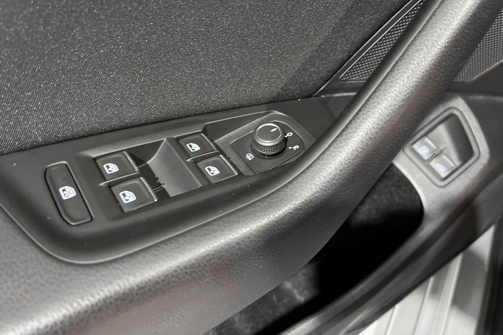 VOLKSWAGEN Passat 2023