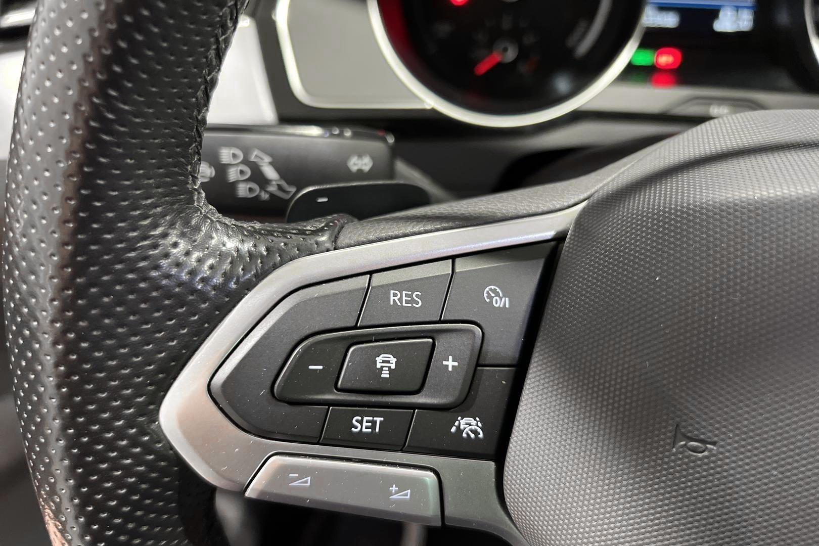 VOLKSWAGEN Passat 2023