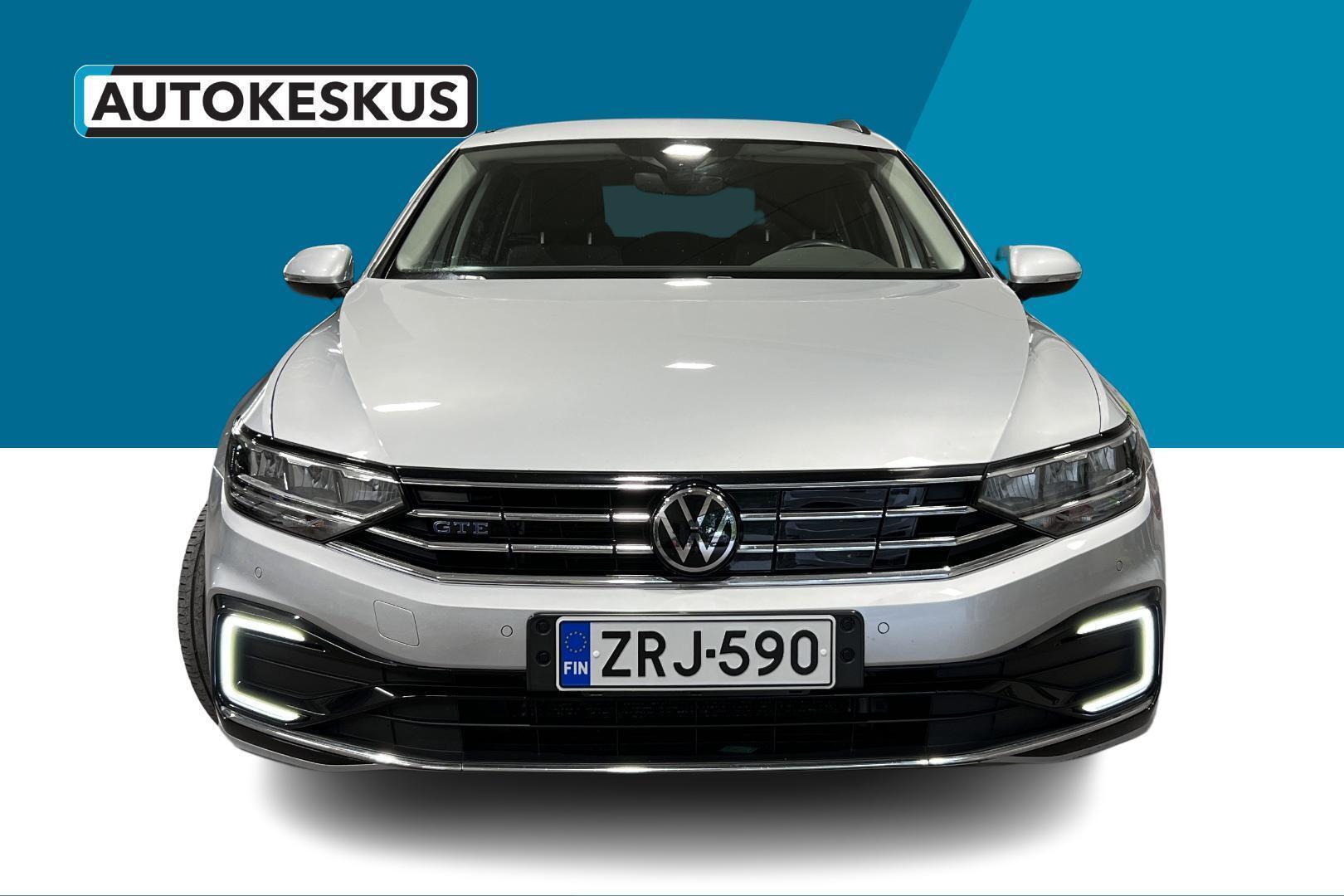 VOLKSWAGEN Passat 2023