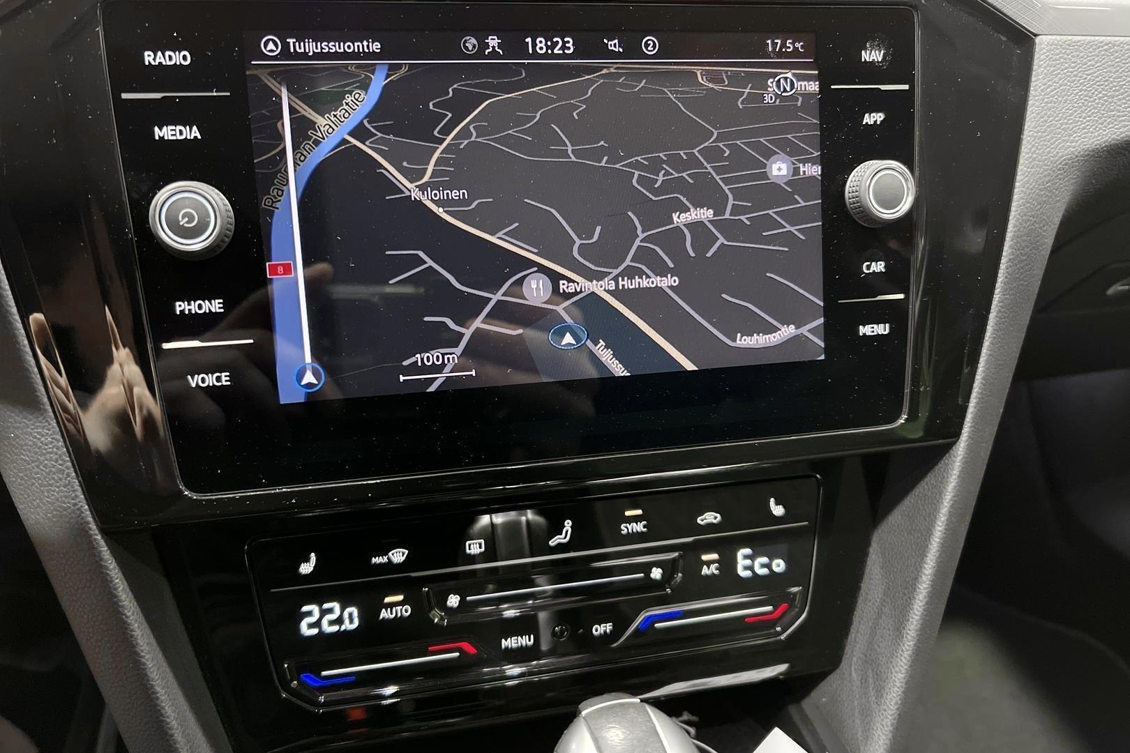 VOLKSWAGEN Passat 2023