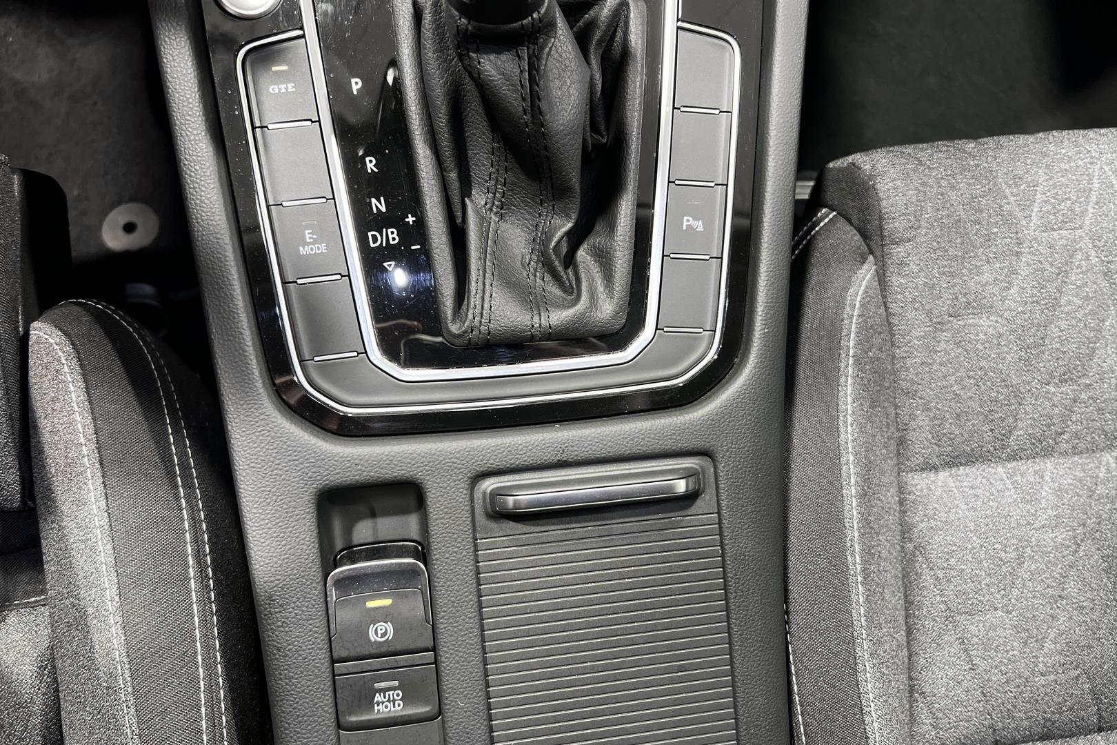 VOLKSWAGEN Passat 2023