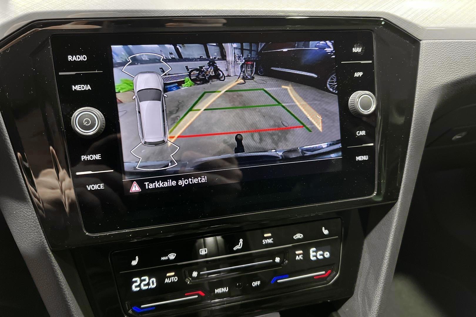 VOLKSWAGEN Passat 2023