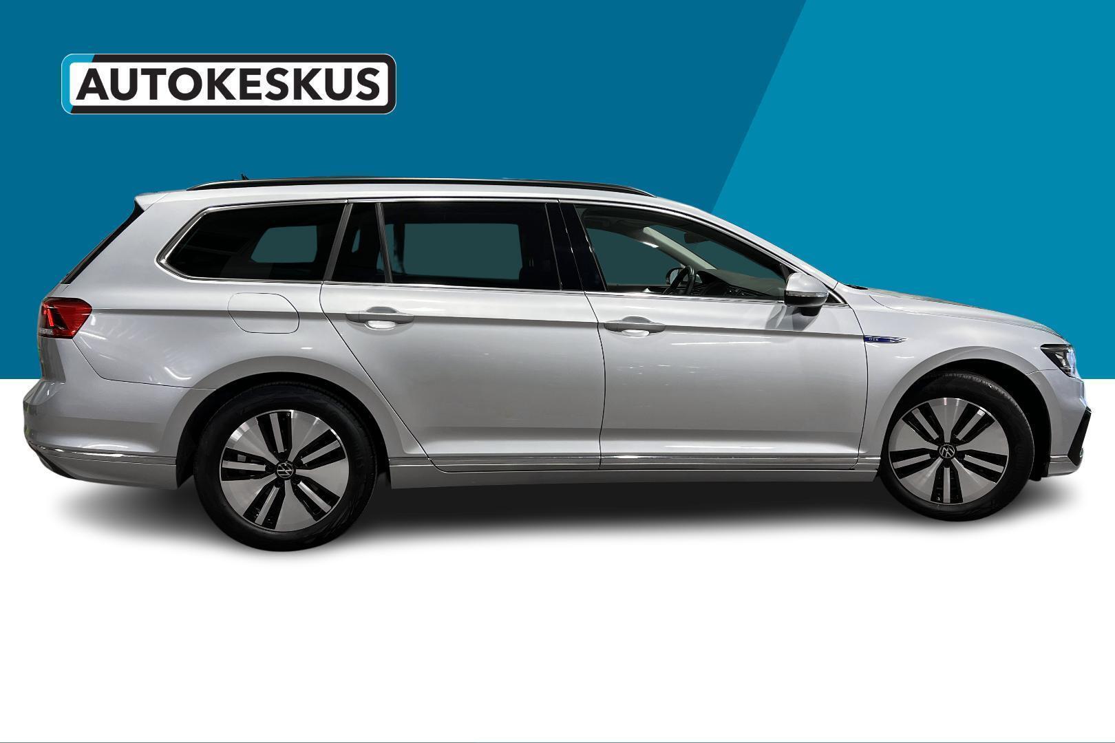 VOLKSWAGEN Passat 2023